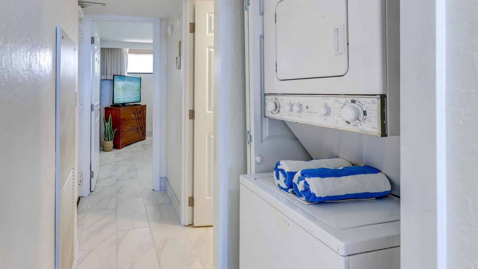 Maui Westside Presents: Kaanapali Shores 733 Stunning Ocean Views New Listing Lahaina United States